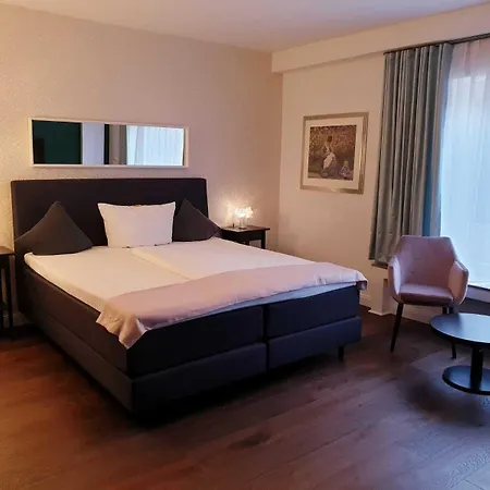 Monopol Boutique 3*