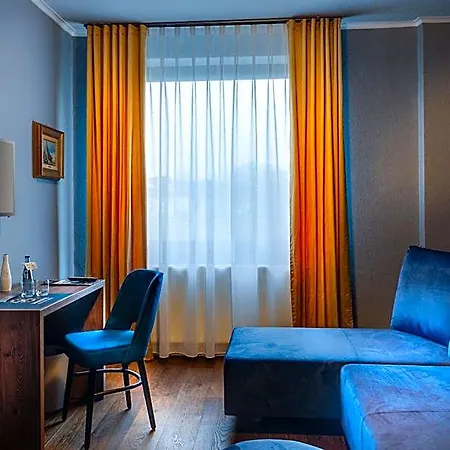 Monopol Boutique 3*